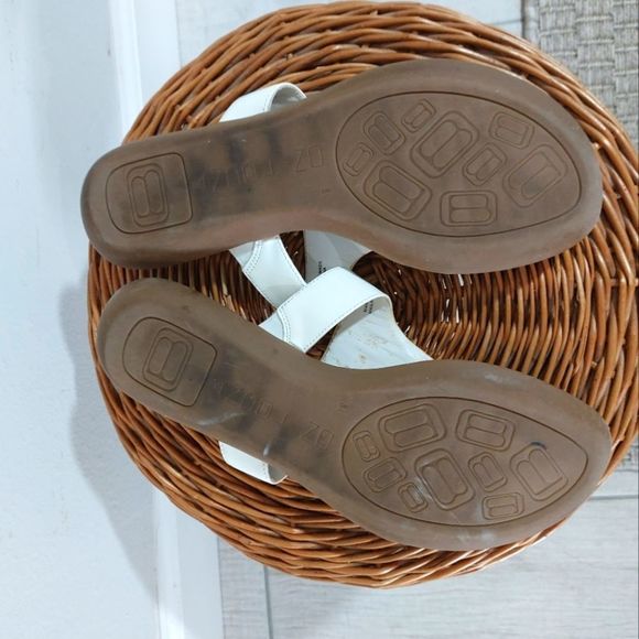 Bandolino b - flex  silver and white with bling jewelry slip on sandals - Picture 6 of 6